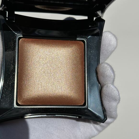Illamasqua Beyond Powder Highlighter GORGEOUS Epic Champagne Gold Peach 7g - Picture 3 of 11